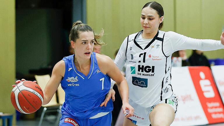 Emma Weltz (links) führt den Ball. Sie erzielte 17 Punkte für die TG QOOL Sharks Würzburg im Heimspiel gegen den USC Freiburg II. Das Bild entstand beim vorherigen Heimspiel gegen die Falcons Bad Homburg. Emma Weltz (links) führt den Ball. Sie erzielte 17 Punkte für die TG QOOL Sharks Würzburg im Heimspiel gegen den USC Freiburg II. Das Bild entstand beim vorherigen Heimspiel gegen die Falcons Bad Homburg.