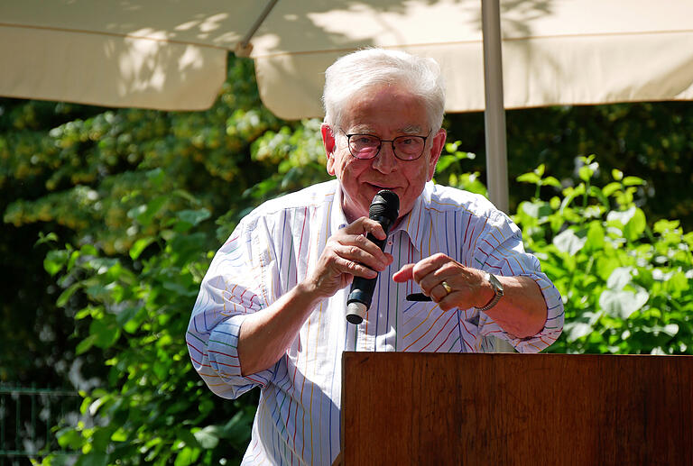 Dr. Thomas Goppel, der bayerische Staatsminister a.D. beeindruckte mit seiner prägnanten und klugen Festansprache beim diesjährigen Hubertusfest in Fährbrück. Dr. Thomas Goppel, der bayerische Staatsminister a.D. beeindruckte mit seiner prägnanten und klugen Festansprache beim diesjährigen Hubertusfest in Fährbrück.