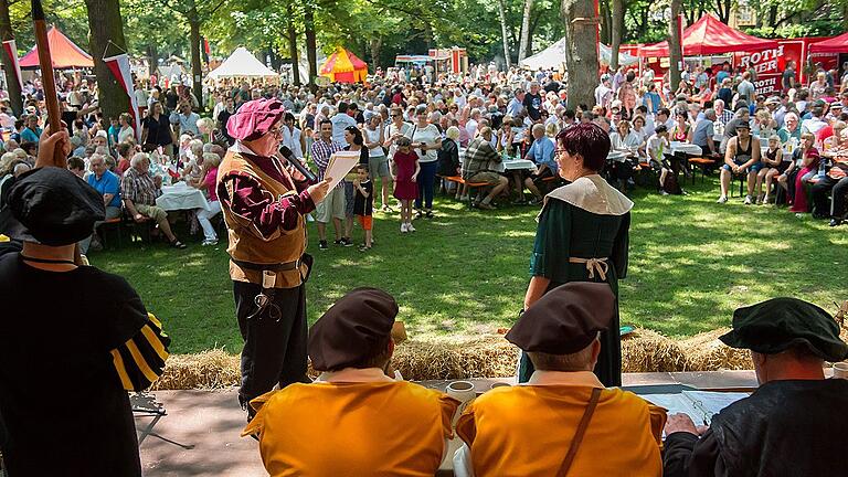 Gaukler, Schöffen, mittelalterliche Köstlichkeiten und ein Kriminalfall &ndash; das Oberndorfer Walpurgisgericht hat eine ganz besondere Tradition.