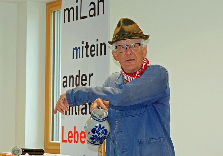 Günter Stock brillierte in seiner Paraderolle als 'Häcker Karl' mit seinen 'Frängischen Gschichdli und Gedichdli'. Günter Stock brillierte in seiner Paraderolle als 'Häcker Karl' mit seinen 'Frängischen Gschichdli und Gedichdli'.