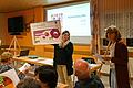 Jede Menge Informationen zum Thema Hülsenfrüchte gab es im voll besetzten Sportheim Euerfeld zum Thema „Hülsenfrüchte“. Unser Bild zeigt die Referentinnen Renate Breunig-Engert (links) und  Annette Lörner vom KLB-Arbeitskreis „Solidarität geht“.