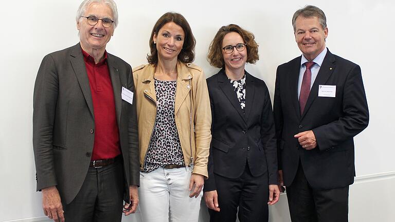 v.l. Prof. Theo Dingermann, Anke Bayer (Apothekerkammer Stuttgart), Dr. Katharina Laubner, Prof. Thomas Haak