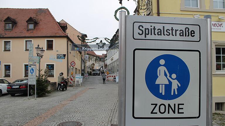 Die erste und einzige Fußgängerzone Gerolzhofens in der Spitalstraße feiert Geburtstag. Die erste und einzige Fußgängerzone Gerolzhofens in der Spitalstraße feiert Geburtstag. 