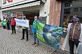 Mit einer Menschenkette in der Innenstadt machte die &quot;for future&quot; Bewegung Haßfurt erneut aufmerksam auf die Klimakrise.