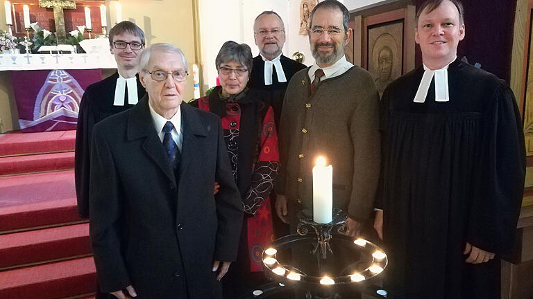 Im Anschluss an die Kirchenvorstandswahl wurden im Gemeindegottesdienst am 1.Advent die scheidenden Kirchenvorsteher und Kirchenvorsteherinnen der Evangelisch-Lutherischen Kirchengemeinde Lohr verabschiedet und geehrt.