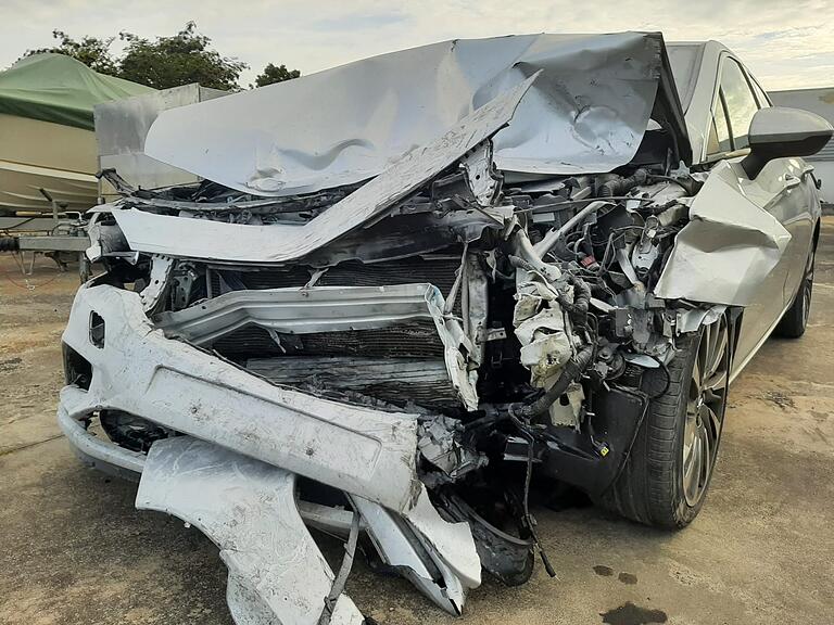 So sah das Auto von Josephine Lippitz nach dem Unfall aus. Die Fahrertür konnte nur mit Hilfe von außen geöffnet werden.