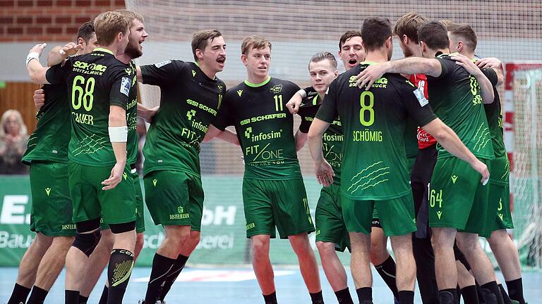 Zusammenhalt in Zeiten von Corona - auch wenn zu Freudentänzen kein Anlass besteht: die Zweitliga-Handballer der DJK Rimpar Wölfe sind untereinander und mit der Spielergewerschaft Goal in engem Austausch. Zusammenhalt in Zeiten von Corona - auch wenn zu Freudentänzen kein Anlass besteht: die Zweitliga-Handballer der DJK Rimpar Wölfe sind untereinander und mit der Spielergewerschaft Goal in engem Austausch. 