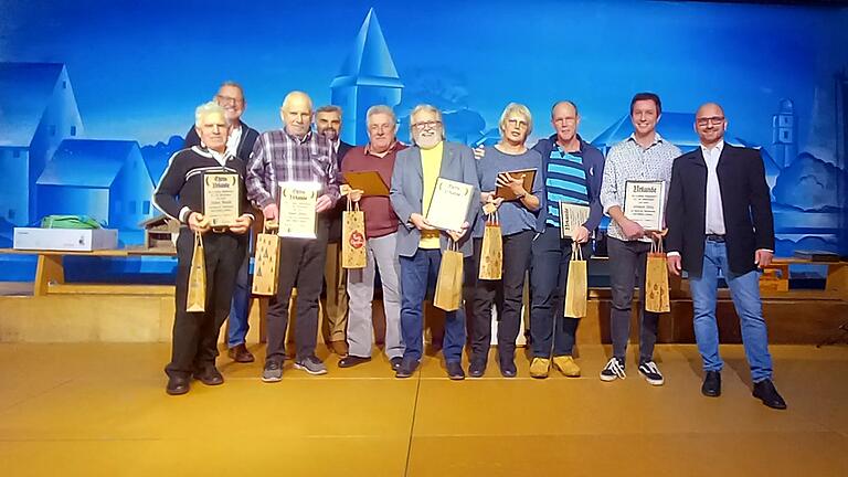 Auf dem Foto (von links): Robert Michels, Vorstandsmitglied Thomas Zipperer, Walter Schatz, Vorsitzender Sandro Nese, Harald Mainberger, Heinz Hoffmann, Heidi Keller, Herbert Baier, Sebastian König und 2. Vorsitzender Ralf Hecht.