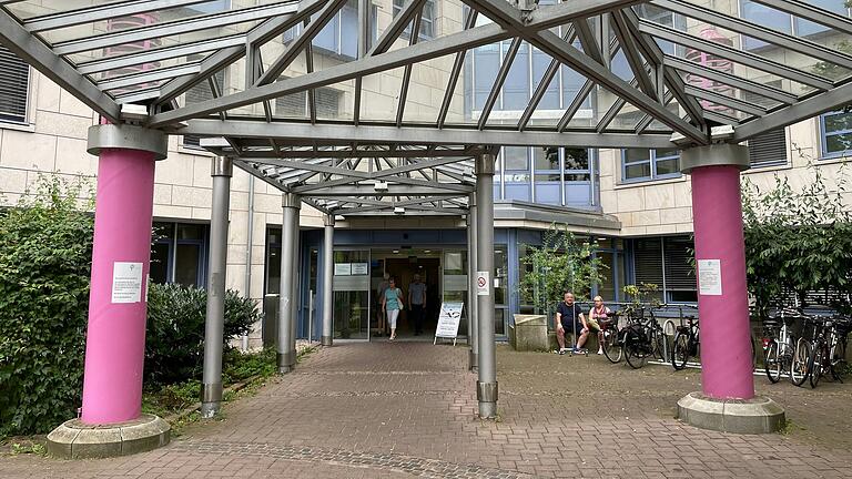 Das kirchliche Krankenhaus St. Josef in Schweinfurt soll zum Jahresende geschlossen werden. 800 Menschen verlieren dann ihren Arbeitsplatz.