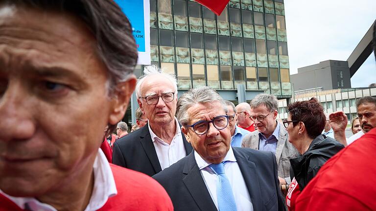 Thyssenkrupp-Stahlsparte: Aufsichtsrat berät über Zukunft       -  Der Aufsichtsrat der Thyssenkrupp-Stahlsparte hat am Freitag über den geplanten Umbau gesprochen.