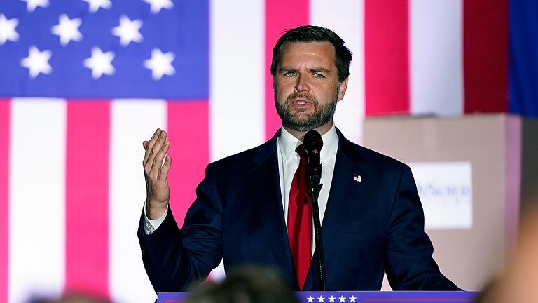 Wahlkampf in den USA - Vizepräsidentschaftskandidat Vance       -  J.D. Vance und ich sind &bdquo;extrem normale Menschen&rdquo;, sagt Donald Trump über seinen Vizekandidaten und sich selbst.