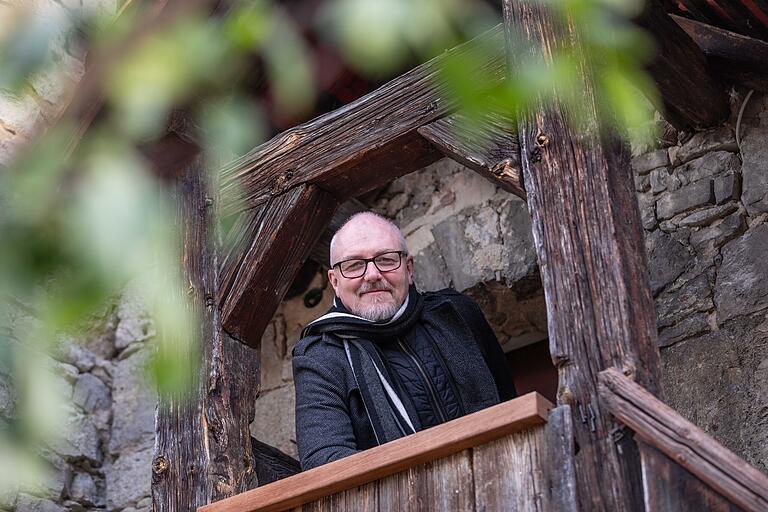 Markus Grimm bewohnt seit gut einem Jahr gemeinsam mit seiner Frau den Flurersturm in Sommerhausen. Markus Grimm bewohnt seit gut einem Jahr gemeinsam mit seiner Frau den Flurersturm in Sommerhausen.