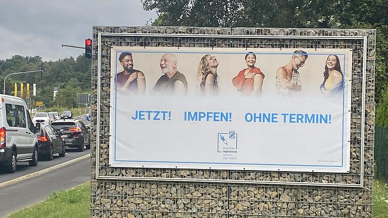 Eine von vielen angebotenen Möglichkeiten, um sich freiwillig gegen den Corona-Virus impfen zu lassen, hier in Bad Neustadt ohne Temin. Dass die Impfung schützt, ist hinreichend nachgewiesen. Eine von vielen angebotenen Möglichkeiten, um sich freiwillig gegen den Corona-Virus impfen zu lassen, hier in Bad Neustadt ohne Temin. Dass die Impfung schützt, ist hinreichend nachgewiesen.