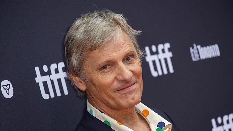 Viggo Mortensen       -  Viggo Mortensen wird beim Filmfestival im tschechischen Karlsbad ausgezeichnet. Der Film &bdquo;The Dead Don't Hurt&rdquo;, bei dem er Regie führte, wird das Festival eröffnen.