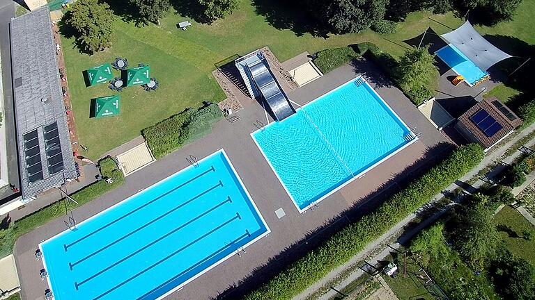 Klein aber fein präsentiert sich das Neubrunner Bleicher-Schwimmbad im Landkreis Würzburg. Klein aber fein präsentiert sich das Neubrunner Bleicher-Schwimmbad im Landkreis Würzburg.