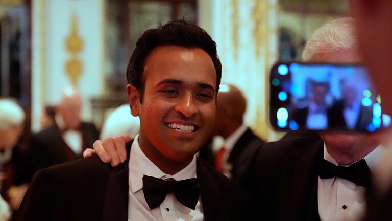 Nach den US-Wahlen 2024 - Trump - Vivek Ramaswamy soll an der Seite von Musk an der Kürzung von Regierungsausgaben arbeiten. Nach den US-Wahlen 2024 - Trump - Vivek Ramaswamy soll an der Seite von Musk an der Kürzung von Regierungsausgaben arbeiten.