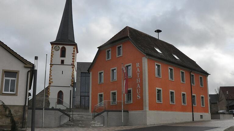 Das Rathaus Waigolshausen.