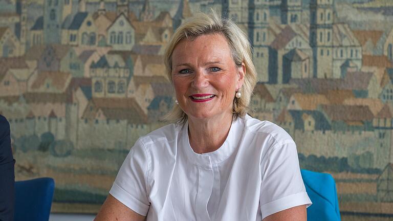 Angela Inselkammer betreibt eine Gastronomie in Aying bei München. Angela Inselkammer betreibt eine Gastronomie in Aying bei München.