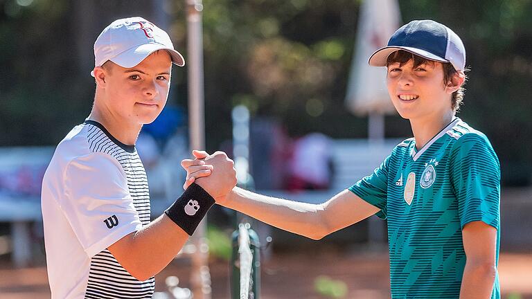 Vincent würde gerne in einer Tennis-Mannschaft spielen - doch die Verbands-Logistik steht im Weg. Bei Trainingscamps darf er sich wenigstens mit Gleichaltrigen messen.