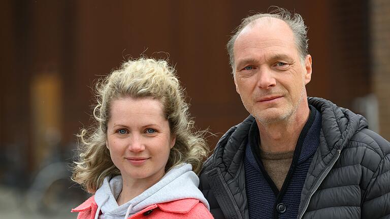 Cornelia Gröschel und Martin Brambach       -  Die Schauspielerin Cornelia Gröschel und der Schauspieler Martin Brambach - hier bei Dreharbeiten zu einem MDR-&bdquo;Tatort&rdquo;, der in etwa einem Jahr zu sehen sein soll.