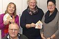 Über die Spenden haben alle gut lachen (von links): Kathrin Anger, Kassier Herbert Müller, Astrid Glos vom ALF und stellvertretende Tafel-Chefin Katharina Müller.