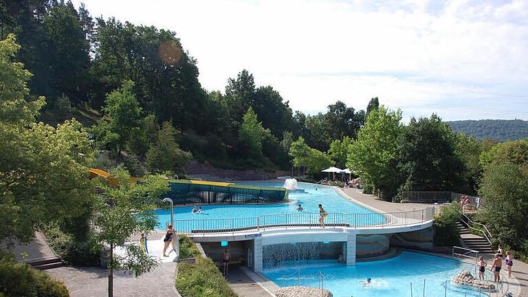 Das Bad Kissinger Terrassenschwimmbad gilt als eines der schönsten in Deutschland. Heute wird es eröffnet. Foto: Stadt Bad Kissingen - Das Bad Kissinger Terrassenschwimmbad gilt als eines der schönsten in Deutschland. Heute wird es eröffnet. Foto: Stadt Bad Kissingen Das Bad Kissinger Terrassenschwimmbad gilt als eines der schönsten in Deutschland. Heute wird es eröffnet. Foto: Stadt Bad Kissingen - Das Bad Kissinger Terrassenschwimmbad gilt als eines der schönsten in Deutschland. Heute wird es eröffnet. Foto: Stadt Bad Kissingen