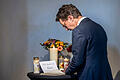Fall des getöteten zwölfjährigen Mädchens aus Freu       -  Hendrik Wüst (CDU), Ministerpräsident von Nordrhein-Westfalen kam am Samstag in die Kirche nach Freudenberg.