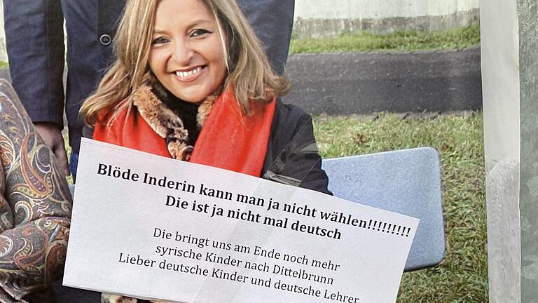 Das ist Volksverhetzung, sagt die Staatsanwaltschaft Schweinfurt zum Inhalt des Aufklebers, den jemand auf das Wahlplakat der Dittelbrunner SBD-Kandidatin Jasmin Singh-Neckermann geklebt hat.