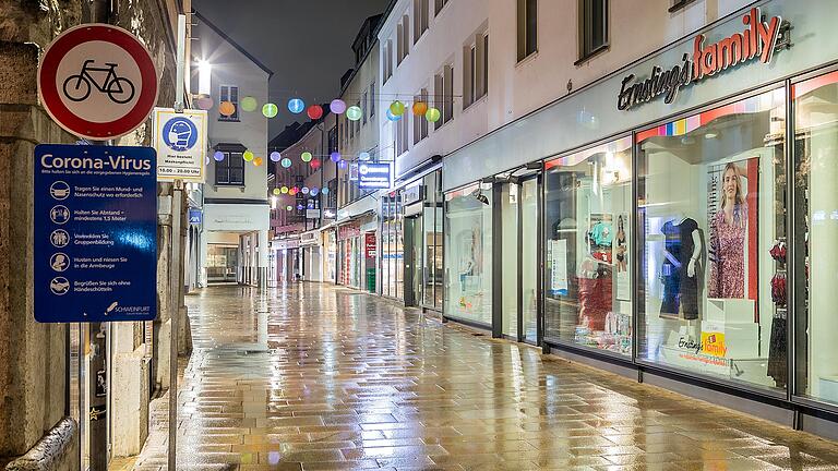 Im Schweinfurter Stadtgebiet, im Bild die Keßlergasse, gibt es nach wie vor zahlreiche Corona-Fälle.