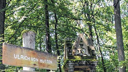 Gut beschildert: das von-Hutten-Denkmal