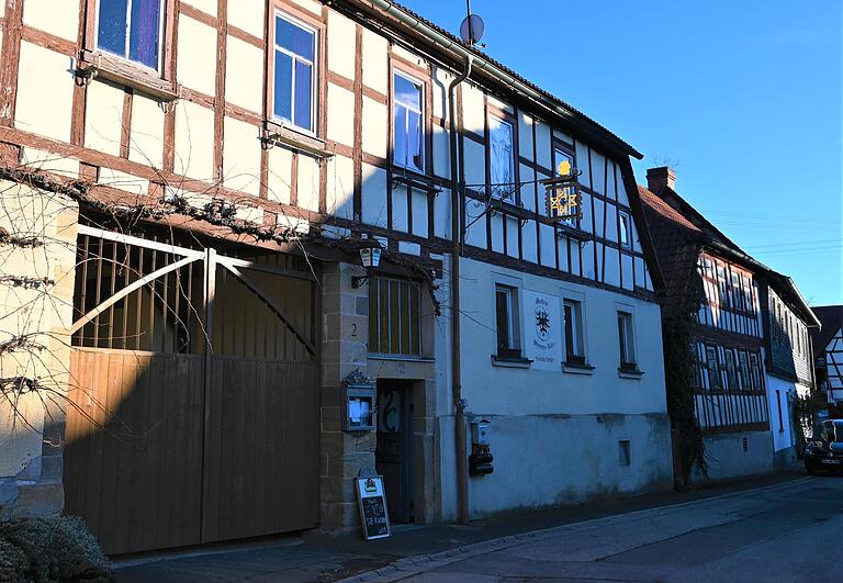 Hier gibt es Wein aus eigenem Anbau: In der Gaststätte Schwarzer Adler in Unfinden.