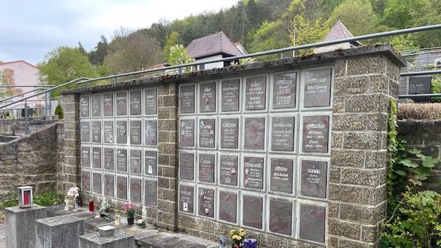 Um Urnenbestattungen auf dem Friedhof in Haard ging es im Nüdlinger Gemeinderat.       -  Um Urnenbestattungen auf dem Friedhof in Haard ging es im Nüdlinger Gemeinderat.