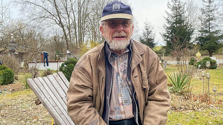 Hans-Witho von Ponickau wieder mal daheim in seinem Garten in Trappstadt. Hans-Witho von Ponickau wieder mal daheim in seinem Garten in Trappstadt.