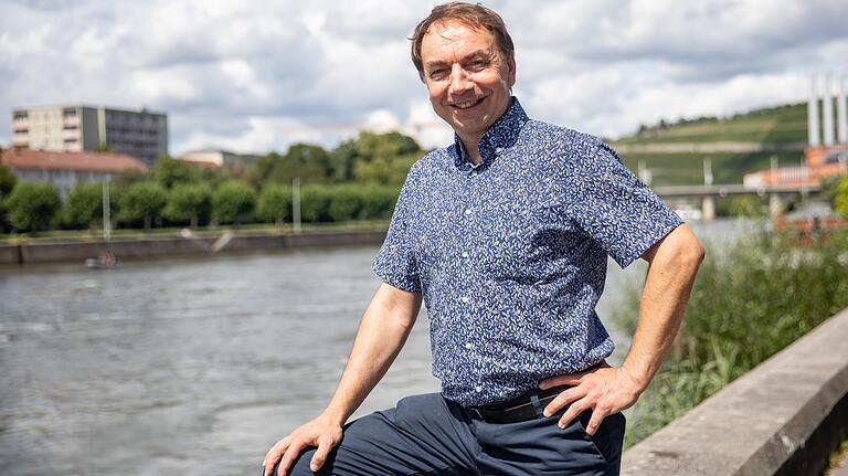 Robert Starosta (51) aus Würzburg will für die Freien Wähler in den Bundestag einziehen.