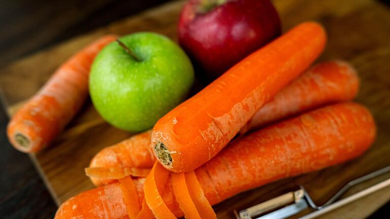 Gesunde Ernährung.jpeg       -  Welche Ernährung ist bei Demenz sinnvoll? Obst und Gemüse sollten auf jeden Fall regelmäßig gegessen werden.