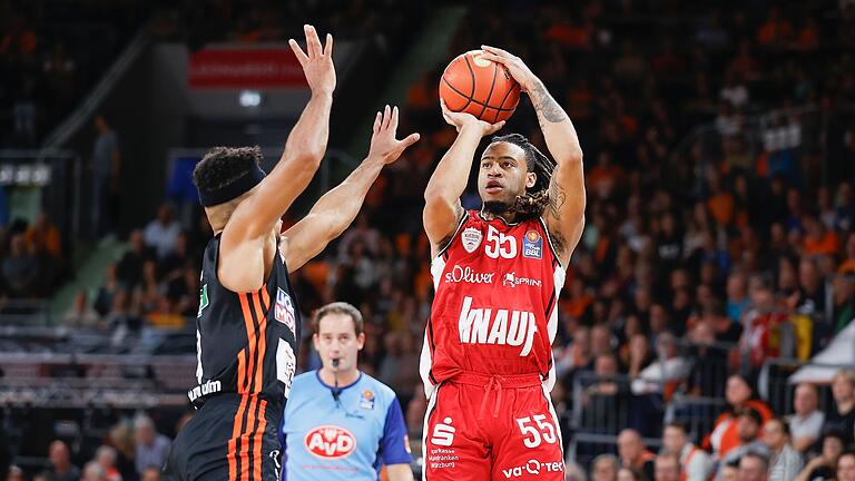 Tyrese Williams (rechts) zeigte gegen Holon in der Basketball Champions League seine beste Saisonleistung für die Würzburg Baskets. Tyrese Williams (rechts) zeigte gegen Holon in der Basketball Champions League seine beste Saisonleistung für die Würzburg Baskets.