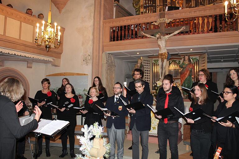 Aus Mellrichstadt war das Ensemble 'mittendrin' bei den Ostheimer Chören zu Gast und wusste mit seinen erfrischenden Darbietungen das Konzert zu bereichern.