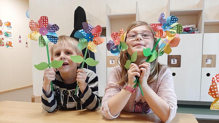 Die Geschwister Lukas (4 Jahre) und Melina (8) haben den Tag der offenen Tür in der Kita Baumhofstraße zum Spielen und Basteln genutzt.