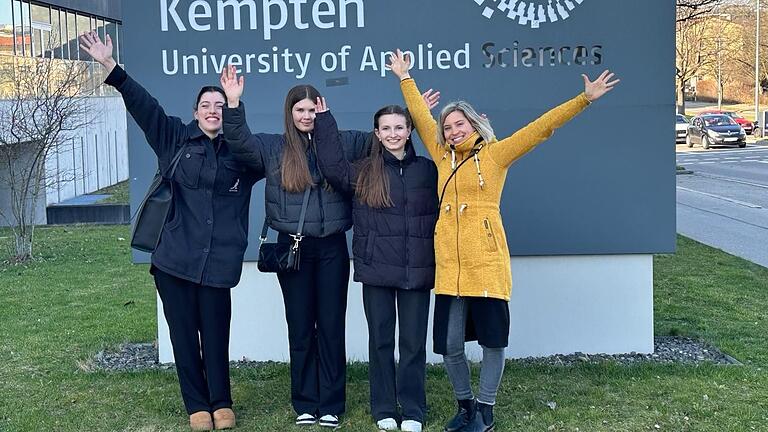 Von links: Alexandra Gkasdrogka, Sophia Wilpert, Charlotte Steck, Flavia Käfer.