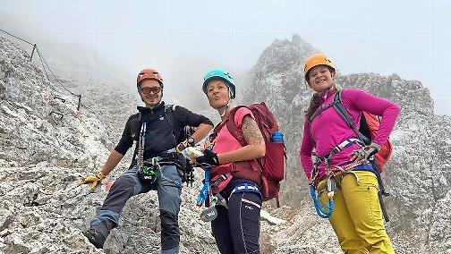 Mitglieder der Sektion Bad Kissingen des Deutschen Alpenvereins bestiegen die Zugspitze von der österreichischen Seite über den sogenannten Stopselzieher-Klettersteig.       -  Mitglieder der Sektion Bad Kissingen des Deutschen Alpenvereins bestiegen die Zugspitze von der österreichischen Seite über den sogenannten Stopselzieher-Klettersteig.