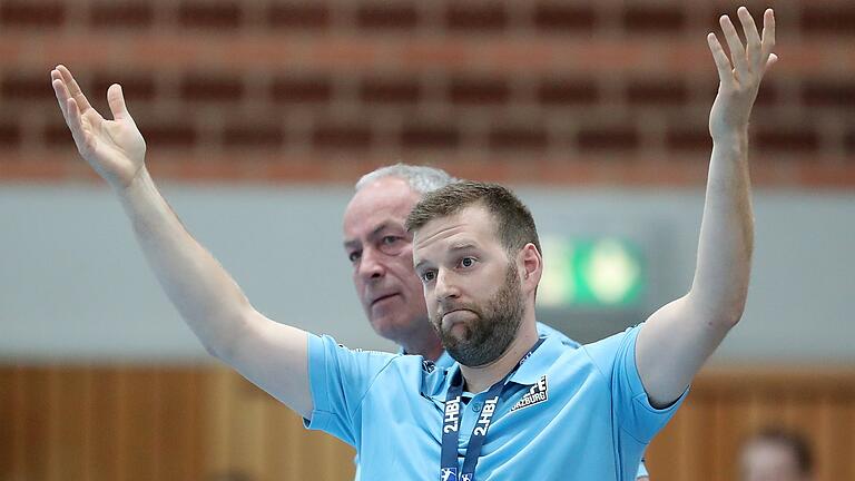 Trainer Julian Thomann und seine Wölfe aus Würzburg kassierten beim VfL Lübeck-Schwartau eine hohe Niederlage. 40 Gegentore hatten die Wölfe in ihren vorherigen neun Spielzeiten in der Zweiten Handball-Bundesliga noch nicht kassiert.