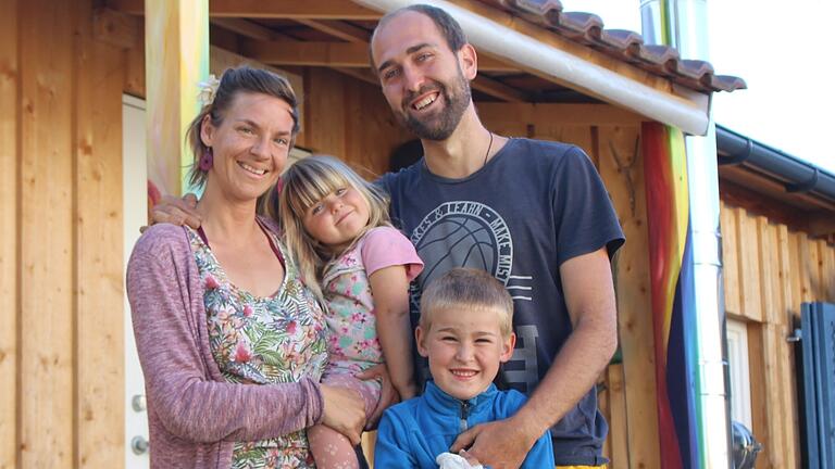 Hanna und Michael Gretz zogen 2020 mit ihren zwei Kindern in ein Tiny House in Wielazhofen bei Leutkirch.