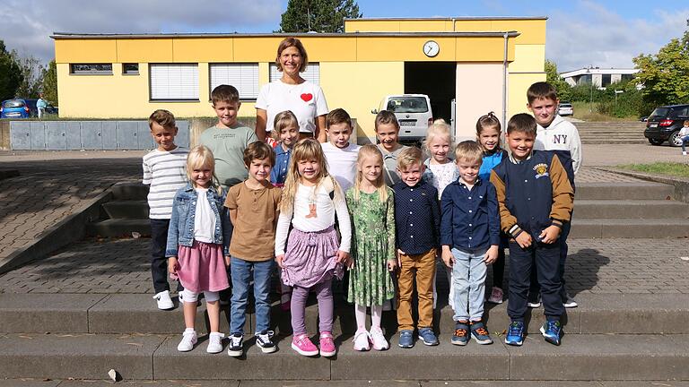 In der Klasse 1a der Grundschule Rauhenebrach in Untersteinbach begann für 15 Kinder ein neuer Lebensabschnitt. Unterrichtet werden die sieben Mädchen und acht Jungen von Klassenlehrerin Silke Haar.