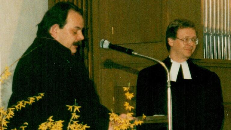 Ein Bild aus der guten alten Zeit: Der damalige KiKaG-Präsident Norbert Schober (links) und der evangelische Stadtpfarrer Uwe Bernd Ahrens bei der Premiere des Faschingsgottesdienstes im Jahr 1985. Ein Bild aus der guten alten Zeit: Der damalige KiKaG-Präsident Norbert Schober (links) und der evangelische Stadtpfarrer Uwe Bernd Ahrens bei der Premiere des Faschingsgottesdienstes im Jahr 1985.