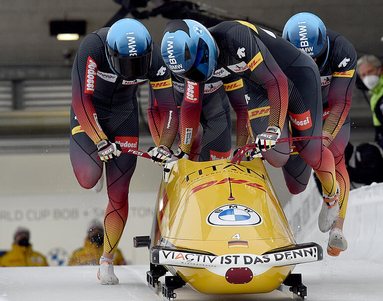 Pilot Johannes Lochner mit Florian Bauer, Christopher Weber und Christian Rasp beim Weltcup in Winterberg.