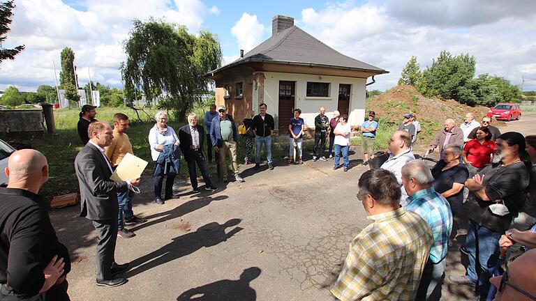 Bei einem Treffen mit Anwohnern und Vertretern der Stadt im Sommer 2021 stellte Investor Wolfgang Rosentritt seine umfangreichen Baupläne vor.