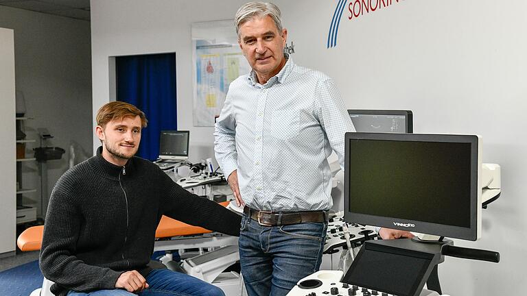 Im Präsentationsraum werden die neuen Geräte von Vater Thomas und Sohn Adrian Neundörfer gezeigt. Im Präsentationsraum werden die neuen Geräte von Vater Thomas und Sohn Adrian Neundörfer gezeigt.