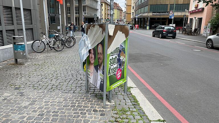 Viele Parteien bemühen sich, die zerstörten Plakate auszutauschen, doch das ist auch eine finanzielle Frage.