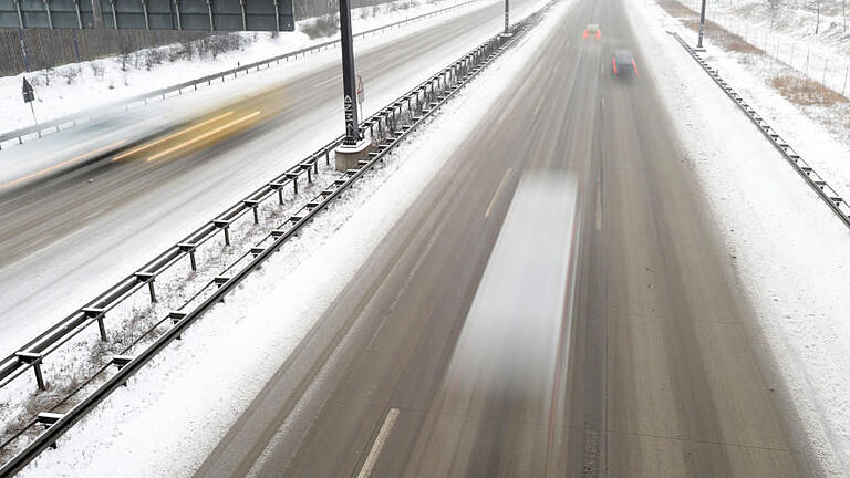 Am Montagfrüh muss im Berufsverkehr mit winterlichen Straßenverhältnissen gerechnet werden.