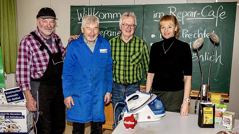 Die drei Experten Fritz Fröhlich, Karl Prechtel und Willi Mix sowie Sonja Leins von der Fair Trade-Gruppe Wiesenbronn freuen sich auf zahlreiche Besucher.